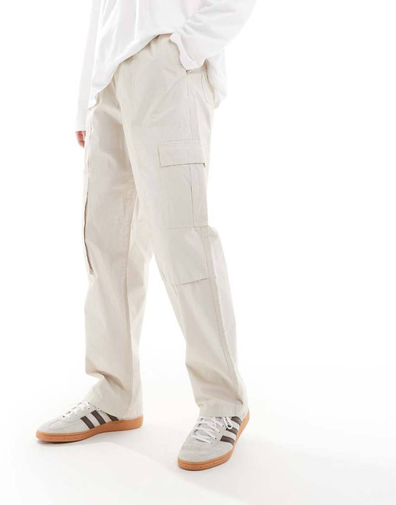 ASOS DESIGN - Cargohose in Steinbeige mit weitem Bein-Neutral von ASOS DESIGN