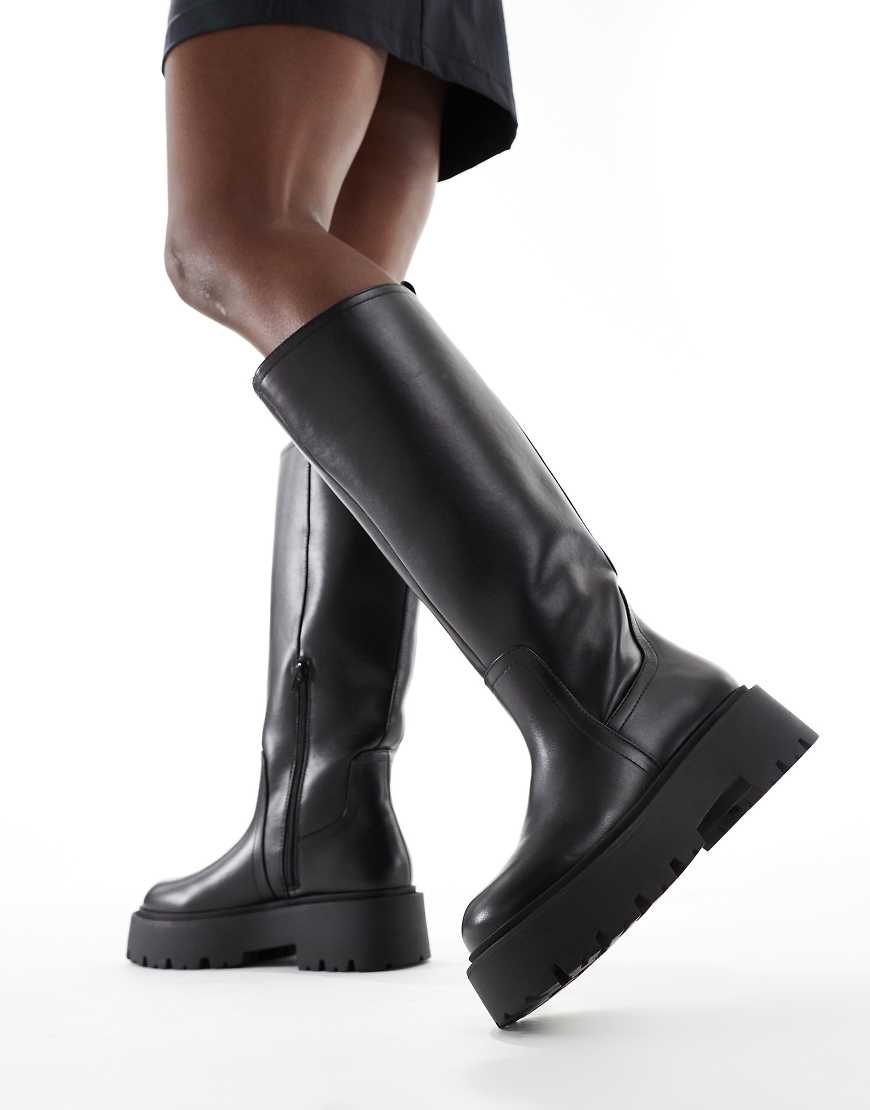 ASOS DESIGN - Carmen - Flache, kniehohe Stiefel in Schwarz mit dicker Sohle von ASOS DESIGN