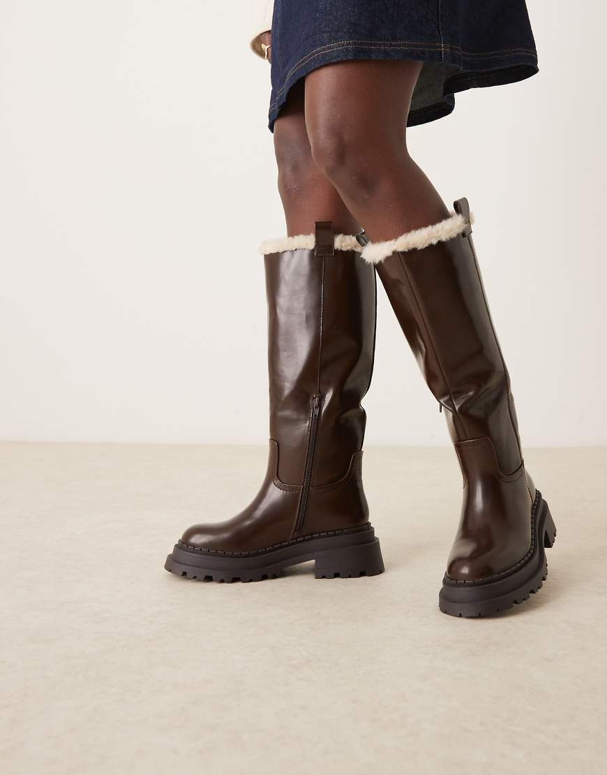 ASOS DESIGN - Cecilia - Flache, kniehohe Stiefel in Schokobraun mit Teddyfutter und dicker Sohle-Brown von ASOS DESIGN
