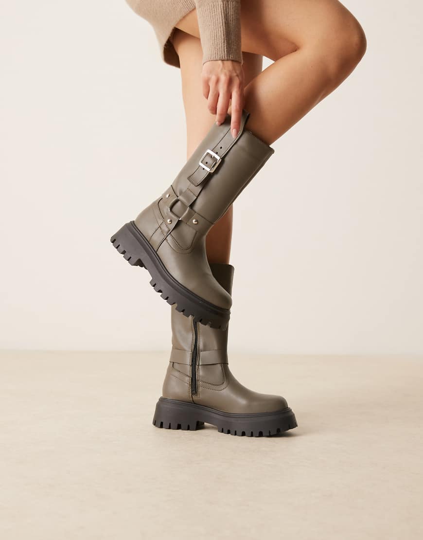 ASOS DESIGN - Chalice - Kniehohe Stiefel in Olivgrün mit Schnalle und dicker Sohle von ASOS DESIGN