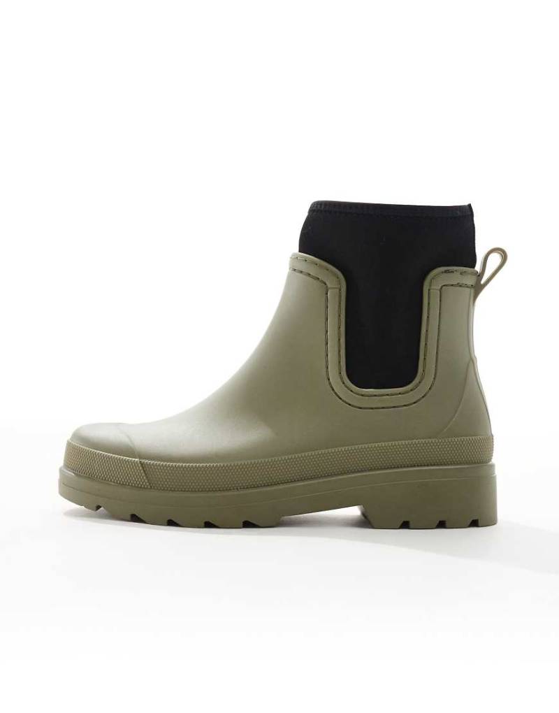 ASOS DESIGN - Chelsea - Gummistiefel in Khaki-Rot von ASOS DESIGN