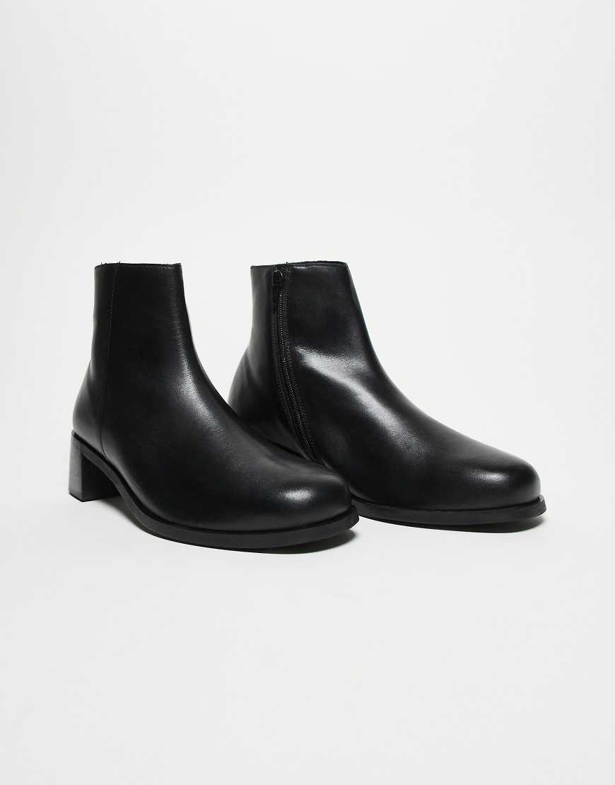 ASOS DESIGN - Chelsea-Stiefel aus Leder in Schwarz mit Absatz und Innen-Reißverschluss von ASOS DESIGN