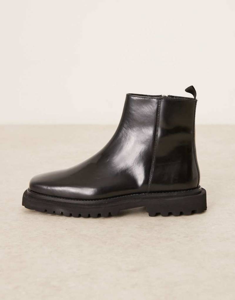 ASOS DESIGN - Chelsea-Stiefel aus Leder in hochglänzendem Schwarz von ASOS DESIGN