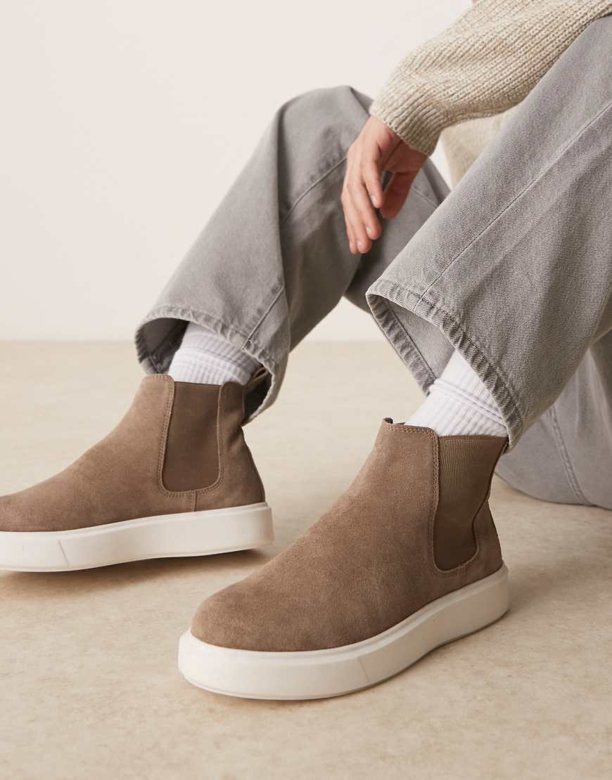 ASOS DESIGN - Chelsea-Stiefel aus Wildleder in Beige-Neutral ASOS DESIGN - Chelsea-Stiefel aus Wildleder in Beige-Neutral von ASOS DESIGN