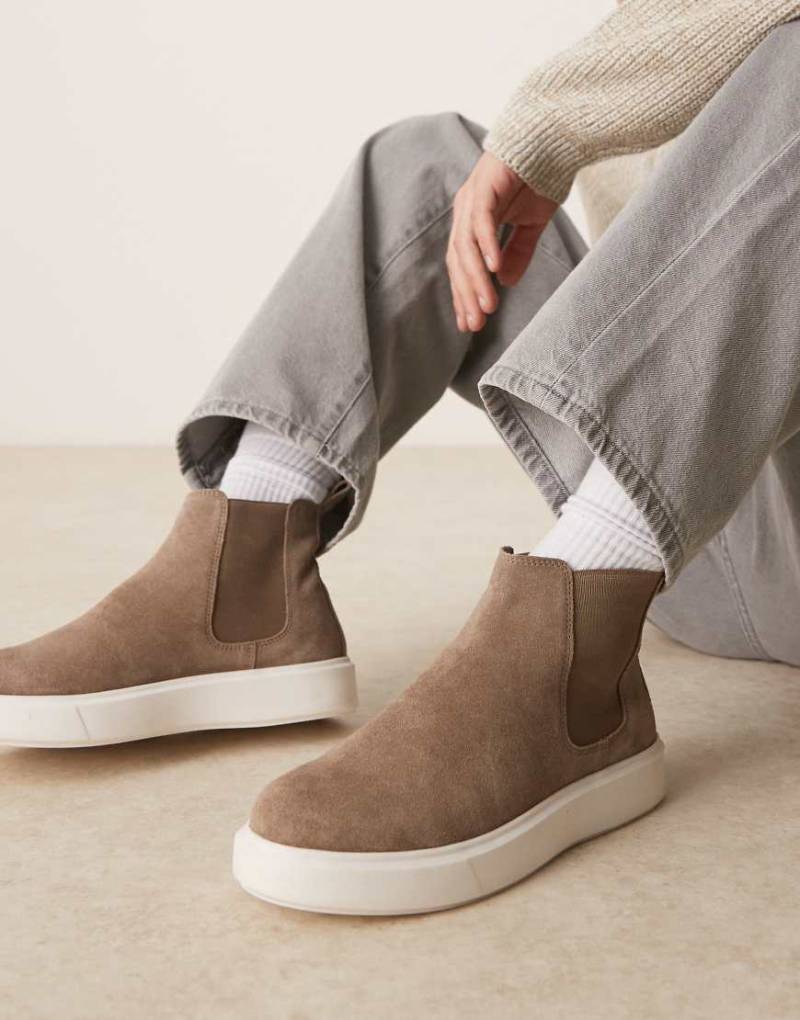 ASOS DESIGN - Chelsea-Stiefel aus Wildleder in Beige-Neutral von ASOS DESIGN