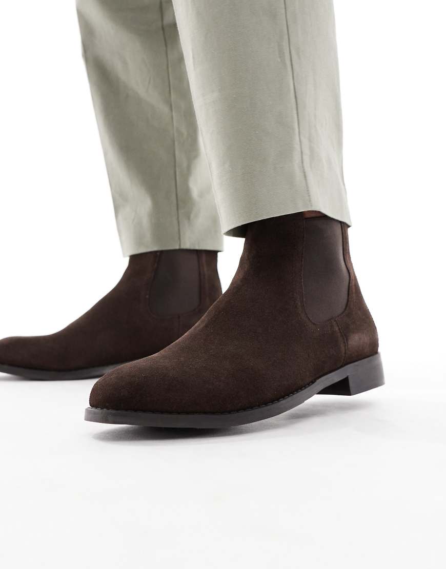 ASOS DESIGN - Chelsea-Stiefel aus Wildleder in Braun-Brown von ASOS DESIGN