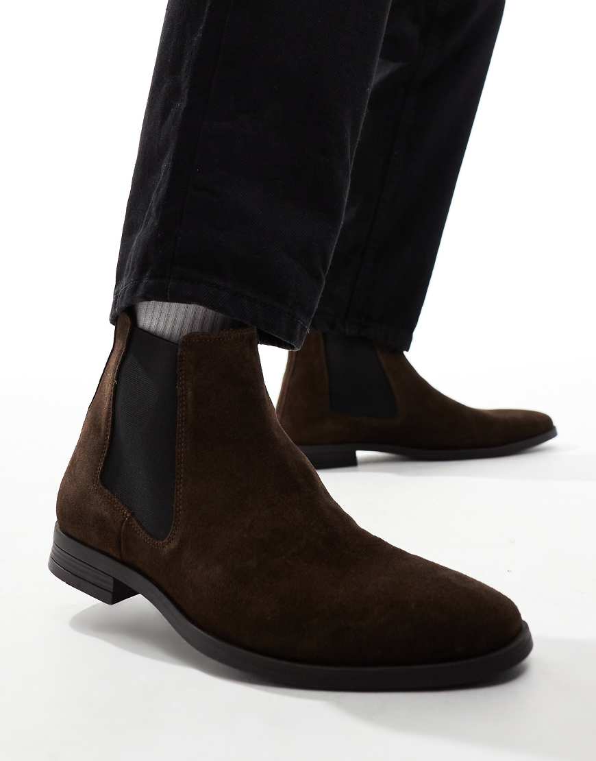 ASOS DESIGN - Chelsea-Stiefel aus Wildleder in Braun von ASOS DESIGN