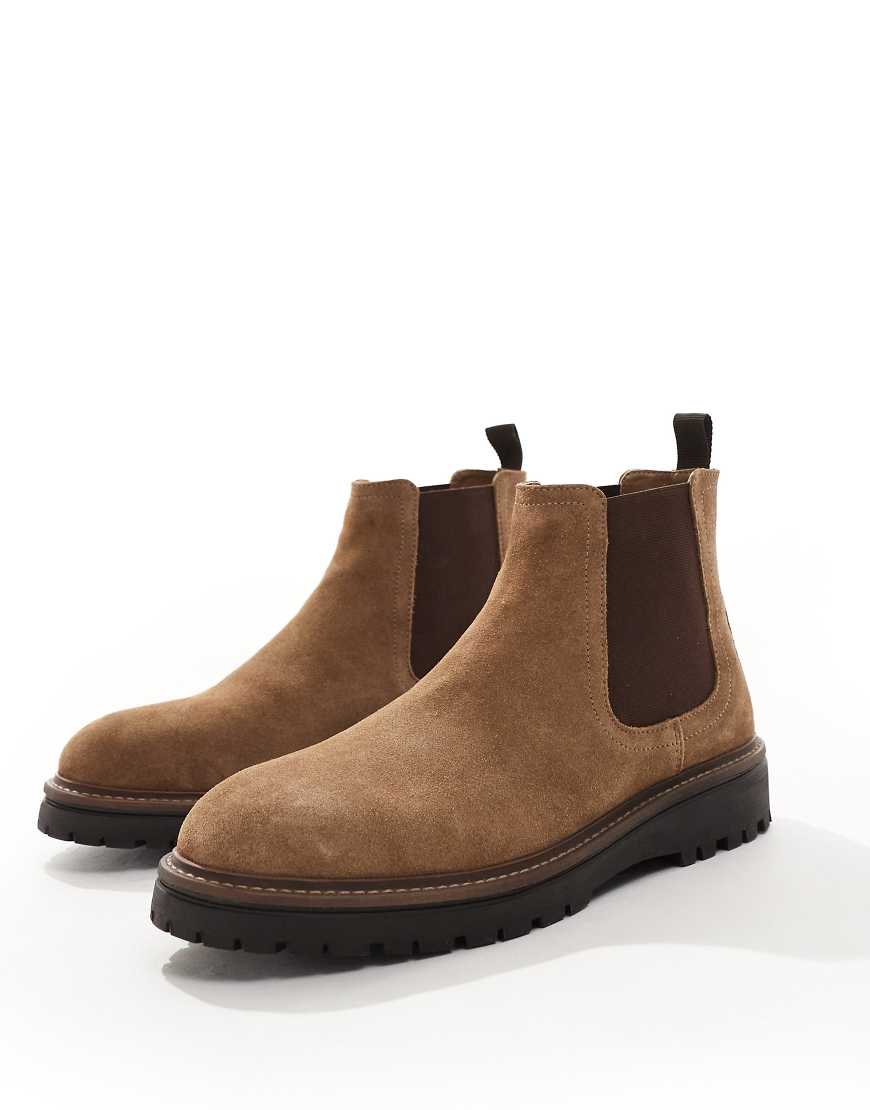 ASOS DESIGN - Chelsea-Stiefel aus hellbraunem Wildleder mit Profilsohle ASOS DESIGN - Chelsea-Stiefel aus hellbraunem Wildleder mit Profilsohle von ASOS DESIGN