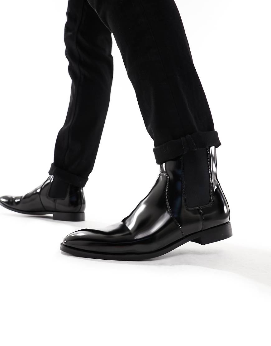 ASOS DESIGN - Chelsea-Stiefel aus poliertem Kunstleder in Schwarz von ASOS DESIGN