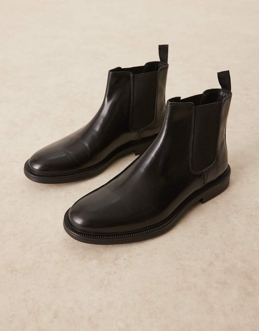 ASOS DESIGN - Chelsea-Stiefel aus poliertem Leder in Schwarz ASOS DESIGN - Chelsea-Stiefel aus poliertem Leder in Schwarz von ASOS DESIGN