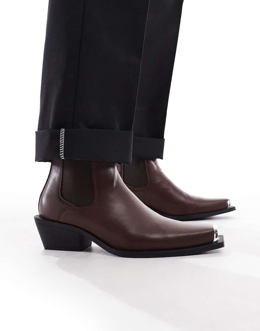 ASOS DESIGN - Chelsea-Stiefel in Braun im Westernstil mit kubanischem Absatz und silberner Zehenkappe-Brown von ASOS DESIGN
