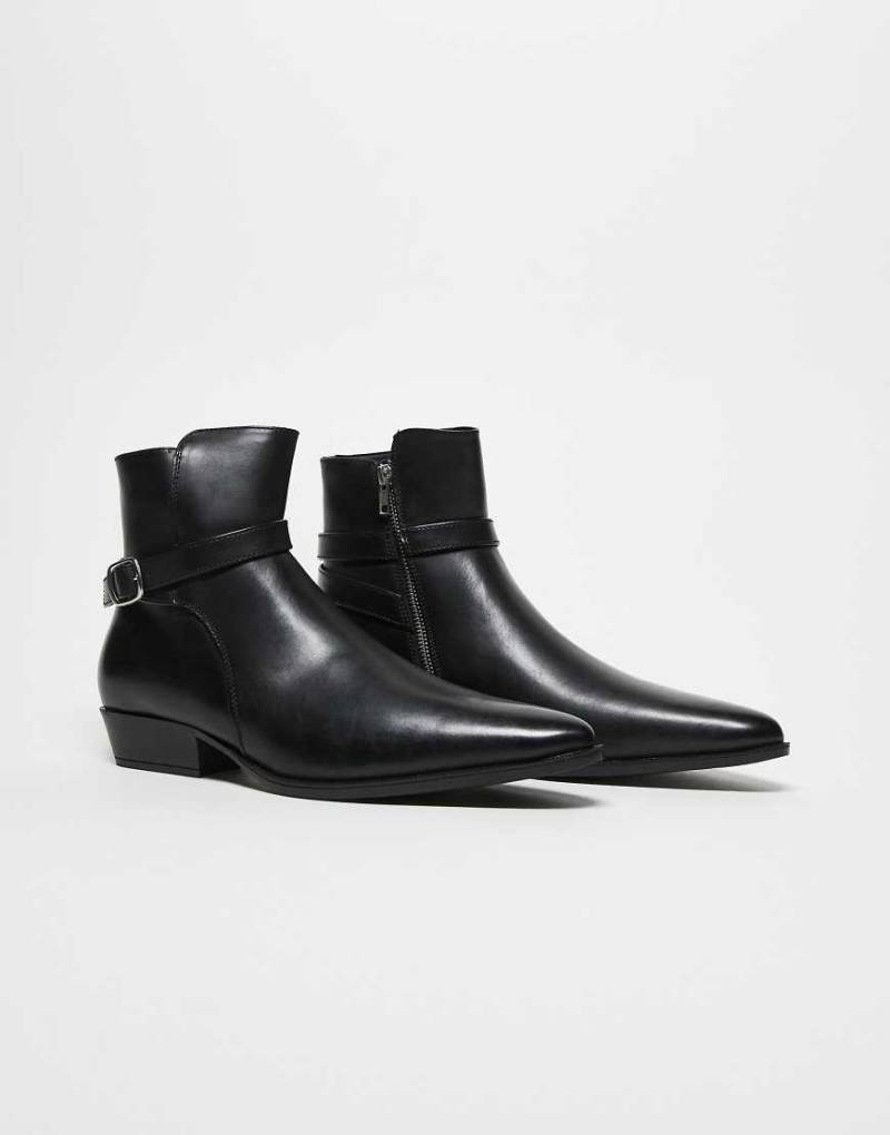 ASOS DESIGN - Chelsea-Stiefel in Schwarz mit Riemen von ASOS DESIGN