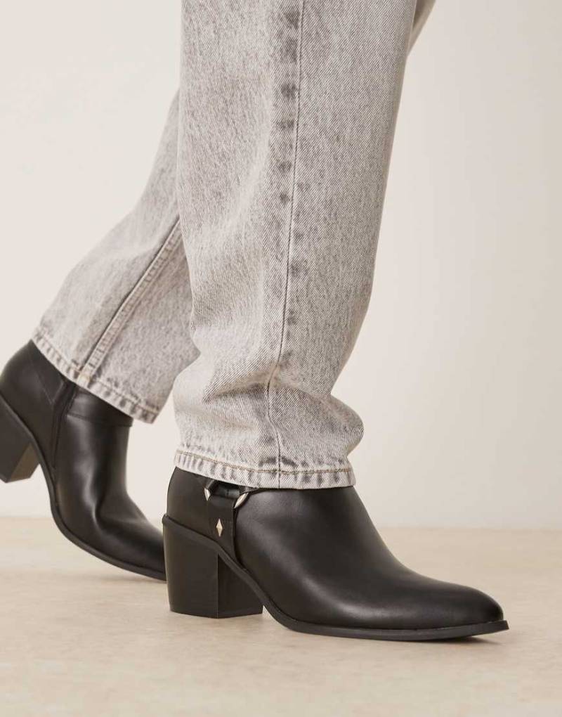 ASOS DESIGN - Chelsea-Stiefel in Schwarz mit kubanischem Absatz von ASOS DESIGN