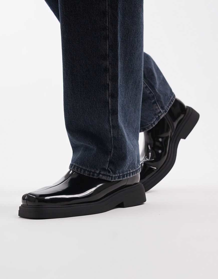 ASOS DESIGN - Chelsea-Stiefel in Schwarz poliert mit eckiger Zehenpartie von ASOS DESIGN