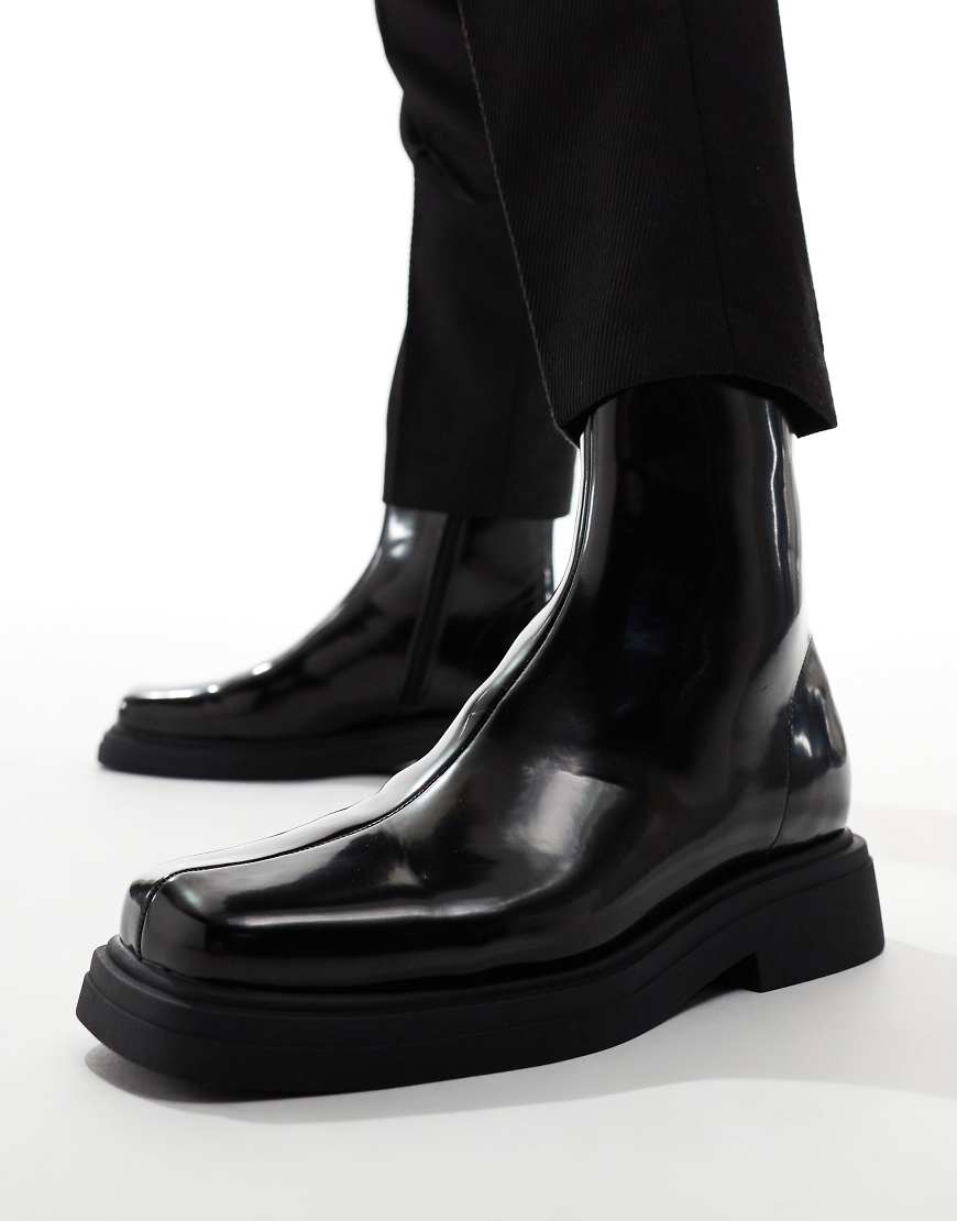 ASOS DESIGN - Chelsea-Stiefel in Schwarz poliert mit eckiger Zehenpartie ASOS DESIGN - Chelsea-Stiefel in Schwarz poliert mit eckiger Zehenpartie von ASOS DESIGN