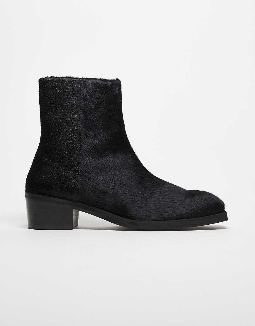 ASOS DESIGN - Chelsea-Stiefel aus Leder in schwarzer Kuhfelloptik mit kubanischem Absatz-Neutral von ASOS DESIGN