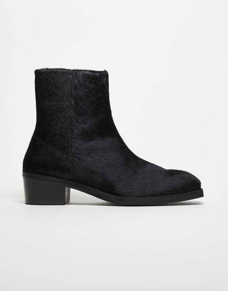 ASOS DESIGN - Chelsea-Stiefel aus Leder in schwarzer Kuhfelloptik mit kubanischem Absatz-Neutral von ASOS DESIGN