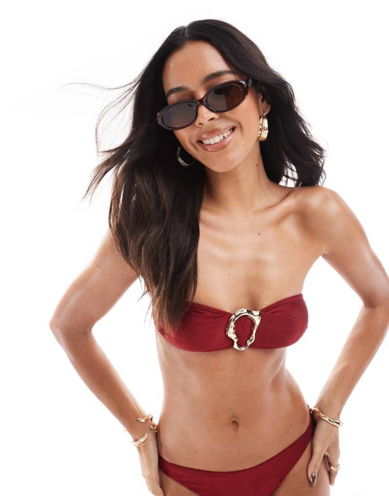 ASOS DESIGN - Cheri - Trägerloses Bikinioberteil in Burgunderrot mit Ringdetail auf der Vorderseite von ASOS DESIGN