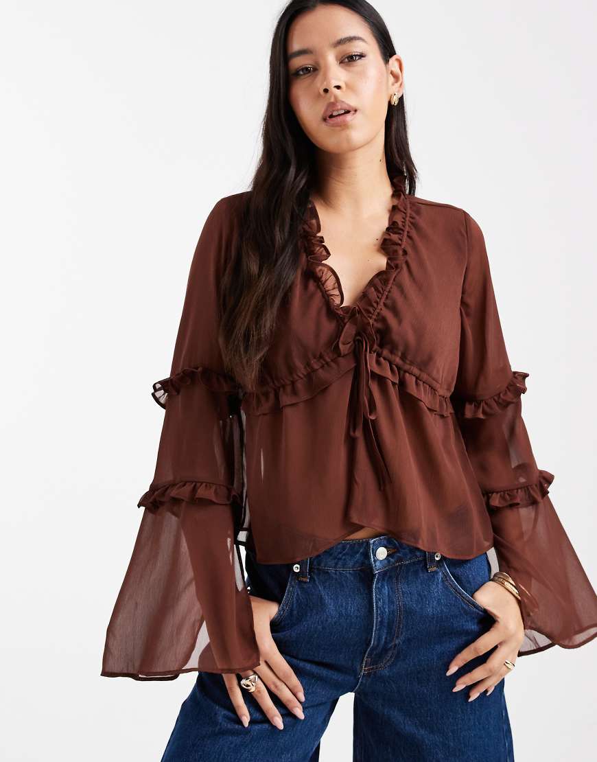 ASOS DESIGN - Chiffon-Bluse in Braun mit Rüschendetail-Brown von ASOS DESIGN