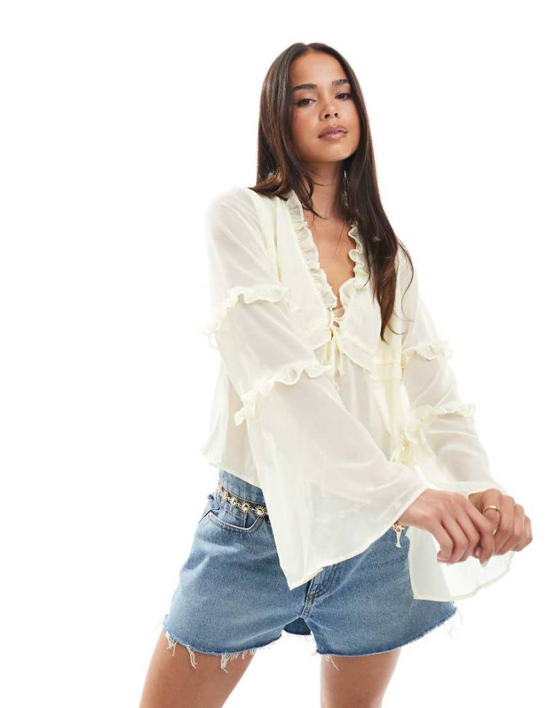 ASOS DESIGN - Chiffon-Bluse in Ecru mit Rüschendetail-Weiß von ASOS DESIGN
