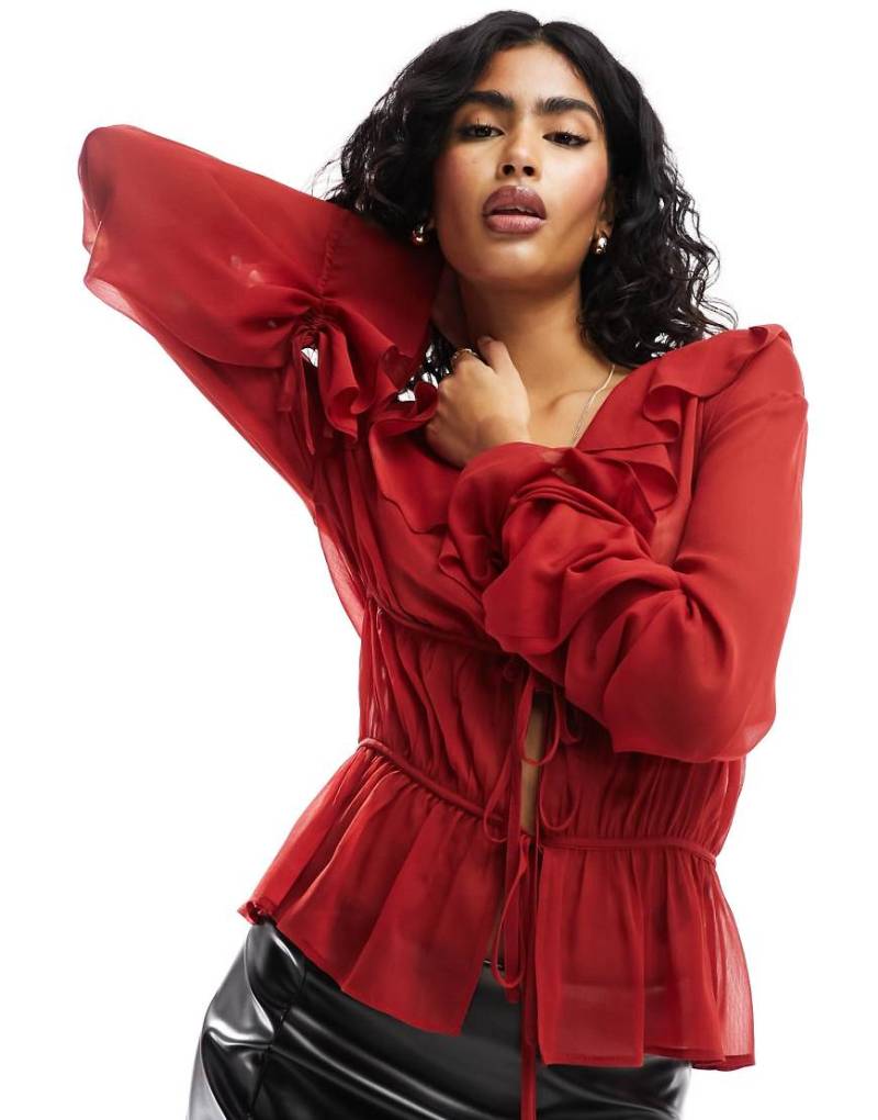 ASOS DESIGN - Chiffon-Bluse in Rot mit Rüschen und Bändern von ASOS DESIGN