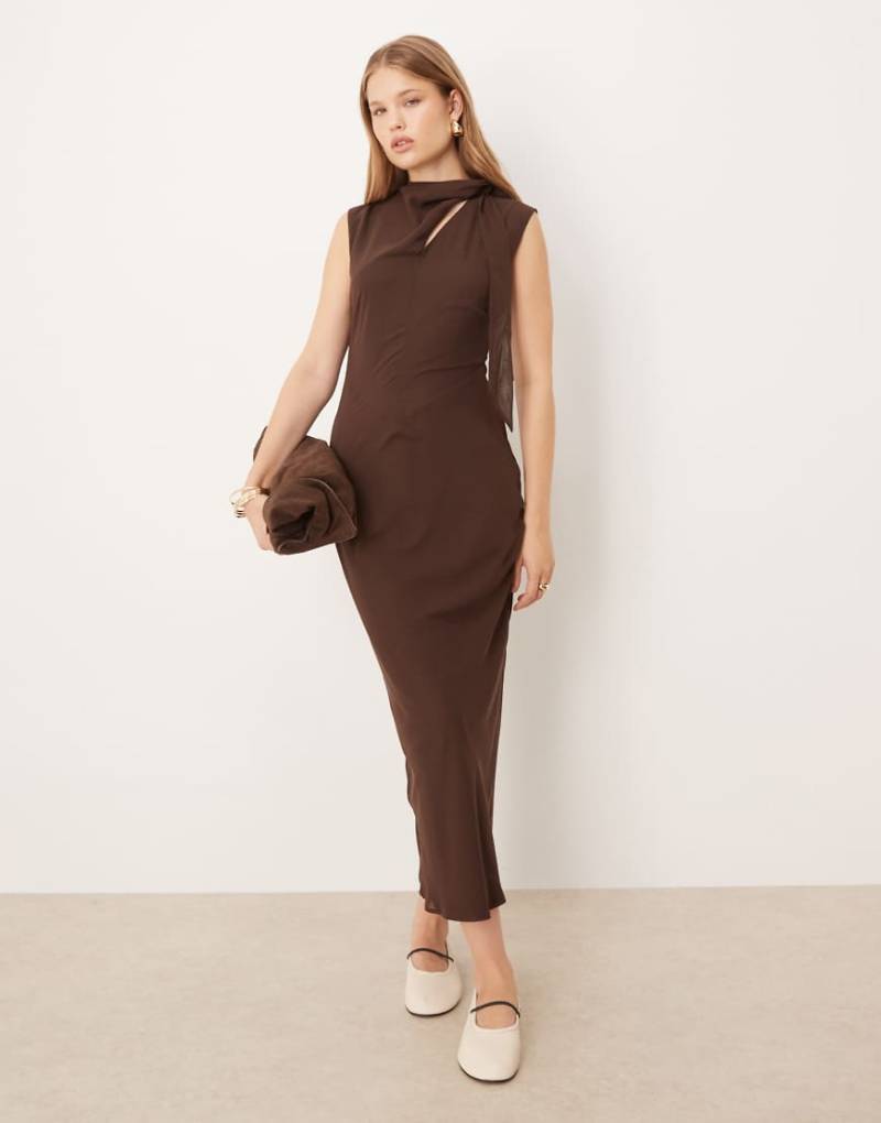 ASOS DESIGN - Chiffon-Maxikleid in Schokobraun mit gebundenem Ausschnitt-Brown von ASOS DESIGN