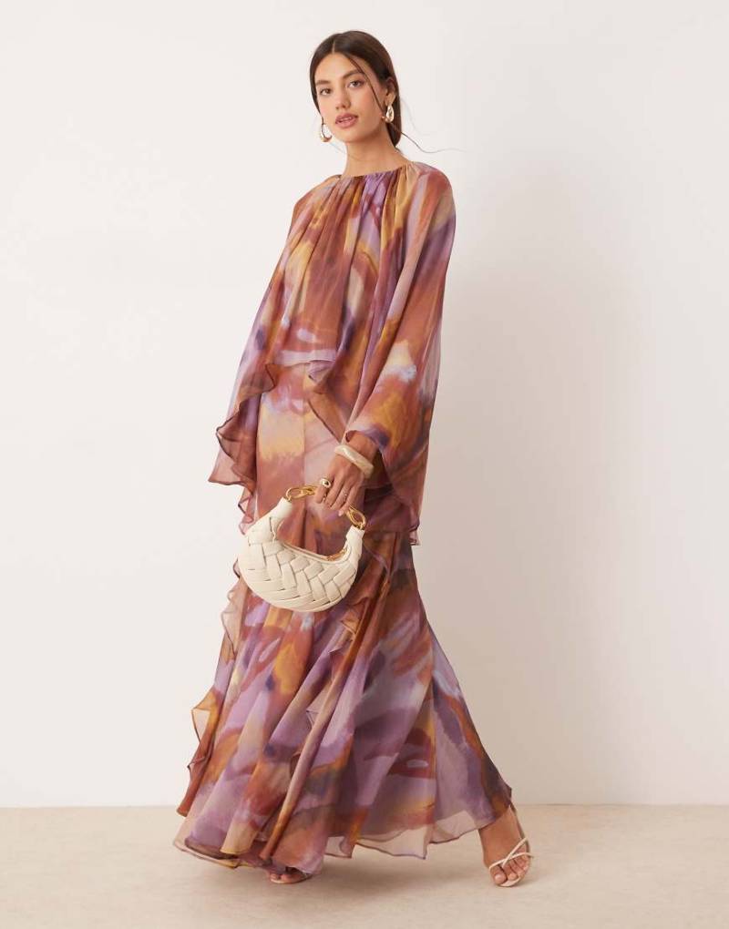 ASOS DESIGN - Chiffon-Maxikleid mit trapezförmigem Overlay, Rüschen und abstraktem lila Muster-Bunt von ASOS DESIGN