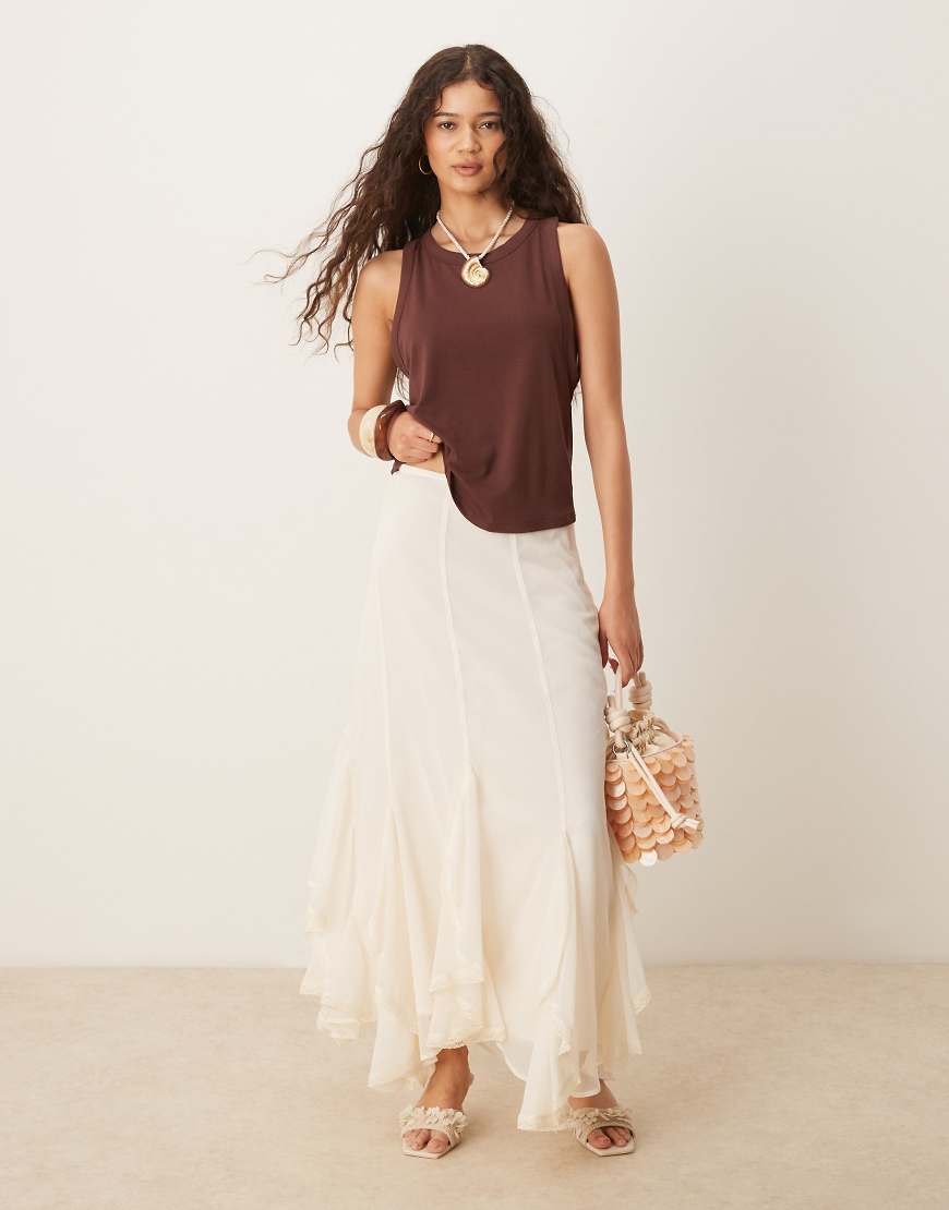 ASOS DESIGN - Chiffon-Maxirock in Creme mit Spitze und Rüschen-Weiß von ASOS DESIGN