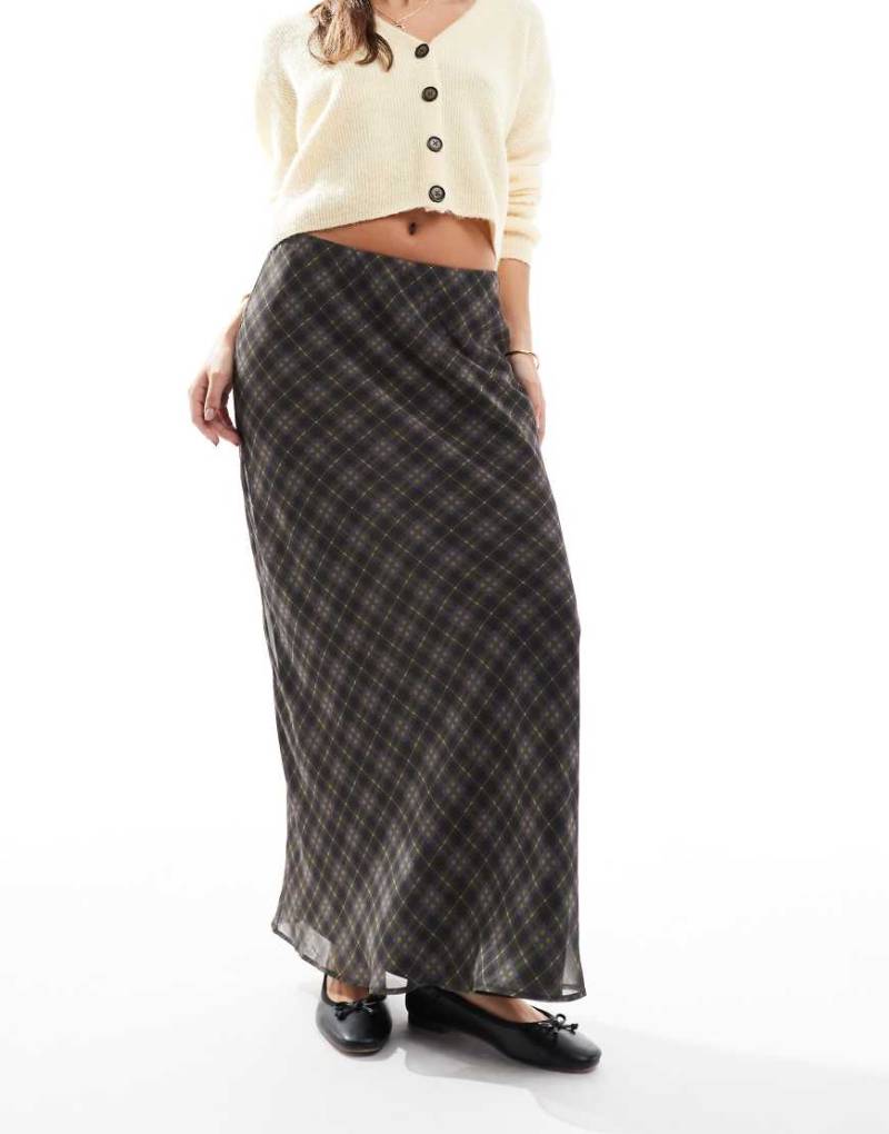 ASOS DESIGN - Chiffon-Maxirock mit asymmetrischem Schnitt und Karomuster-Bunt von ASOS DESIGN