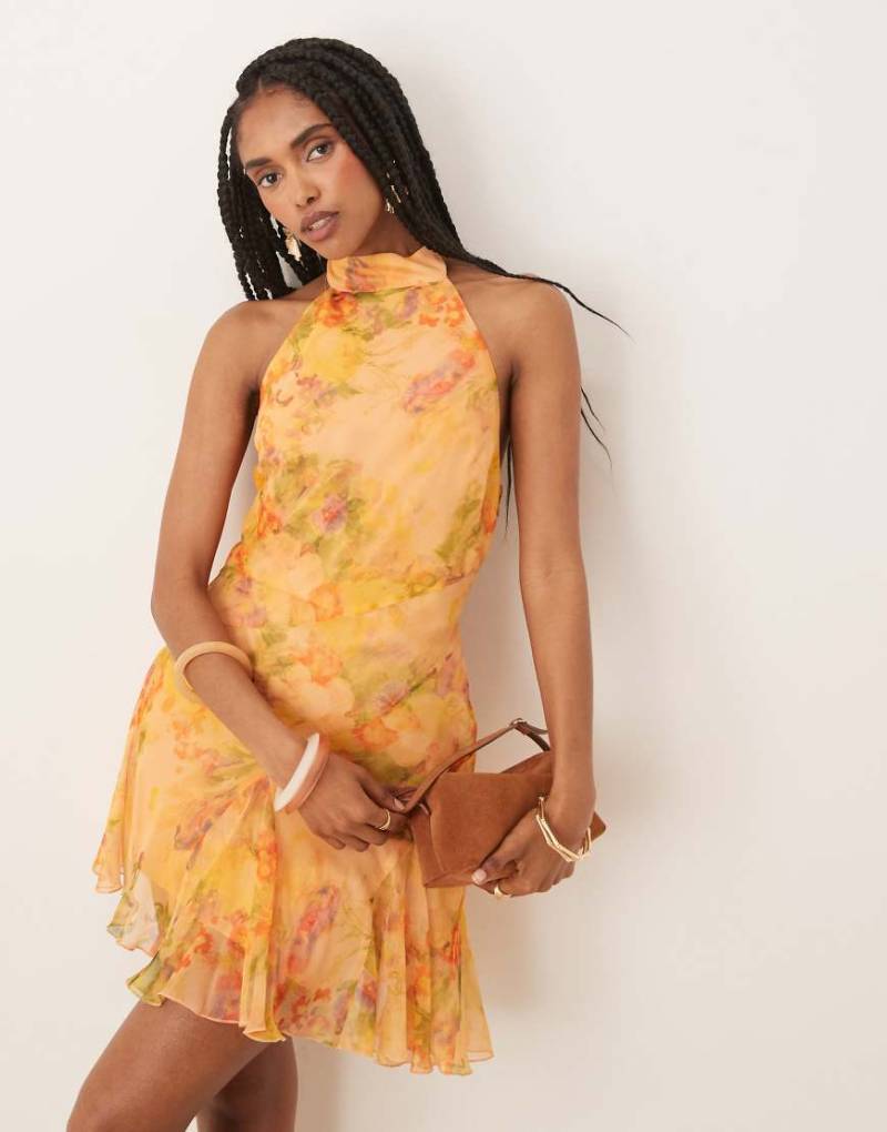 ASOS DESIGN - Chiffon-Minikleid in Orange mit Blumenprint, Godet-Saum und gebundenem Ausschnitt von ASOS DESIGN