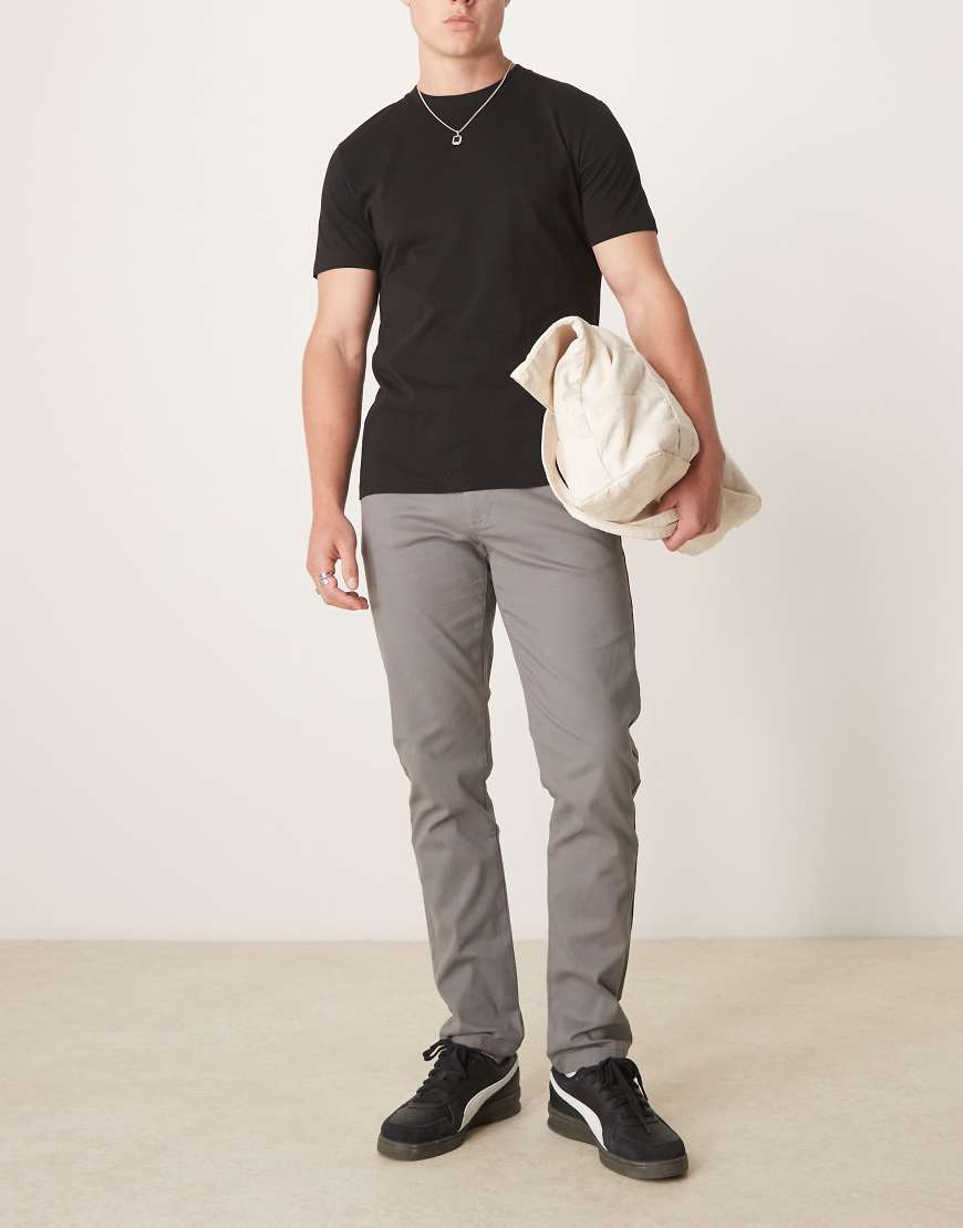 ASOS DESIGN - Chinohose in Grau mit schmalem Schnitt ASOS DESIGN - Chinohose in Grau mit schmalem Schnitt von ASOS DESIGN