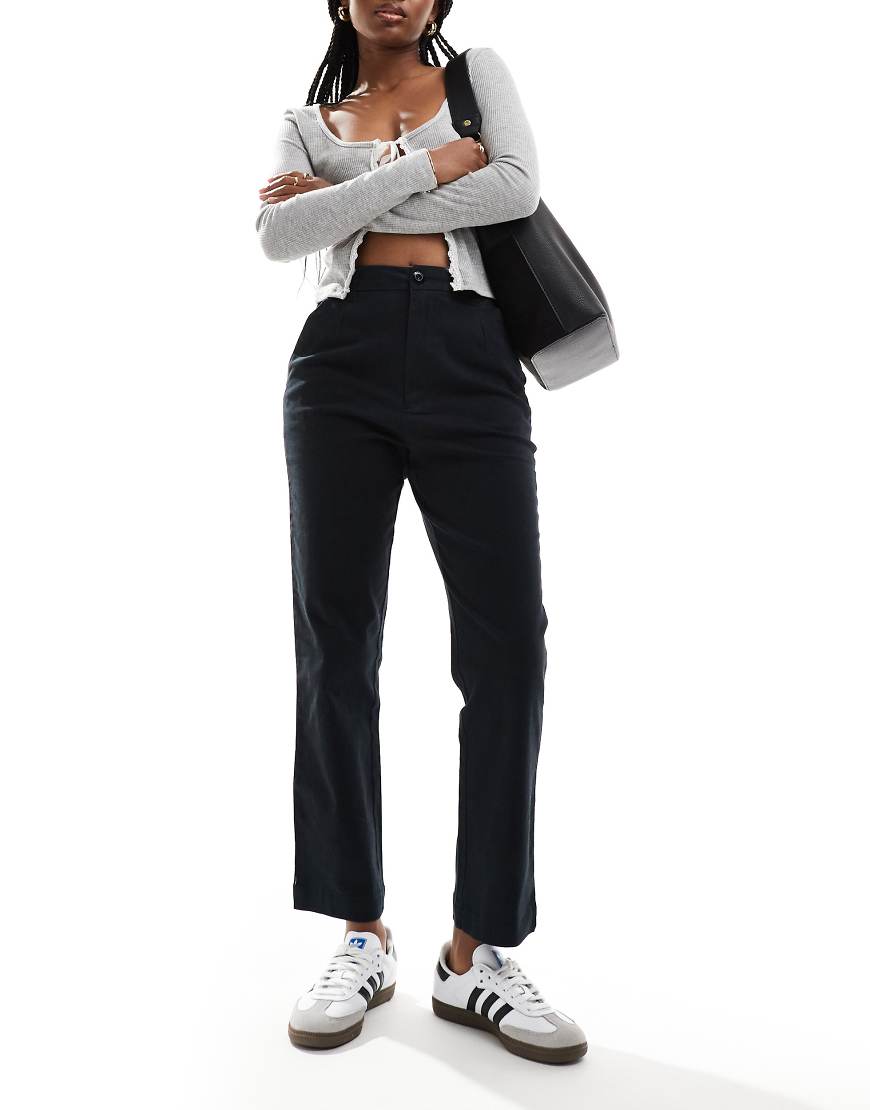 ASOS DESIGN - Chinohose in Schwarz von ASOS DESIGN