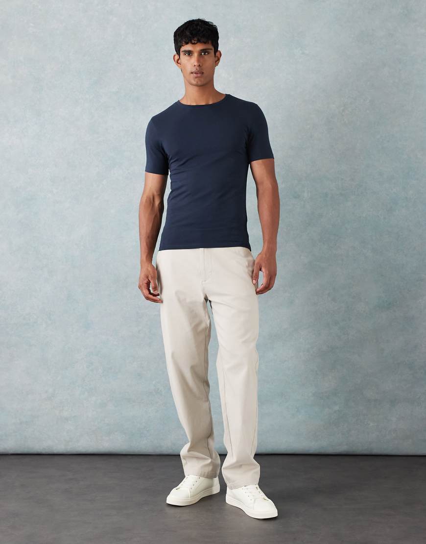 ASOS DESIGN - Chinohose in Steinbeige mit geradem Schnitt-Neutral von ASOS DESIGN