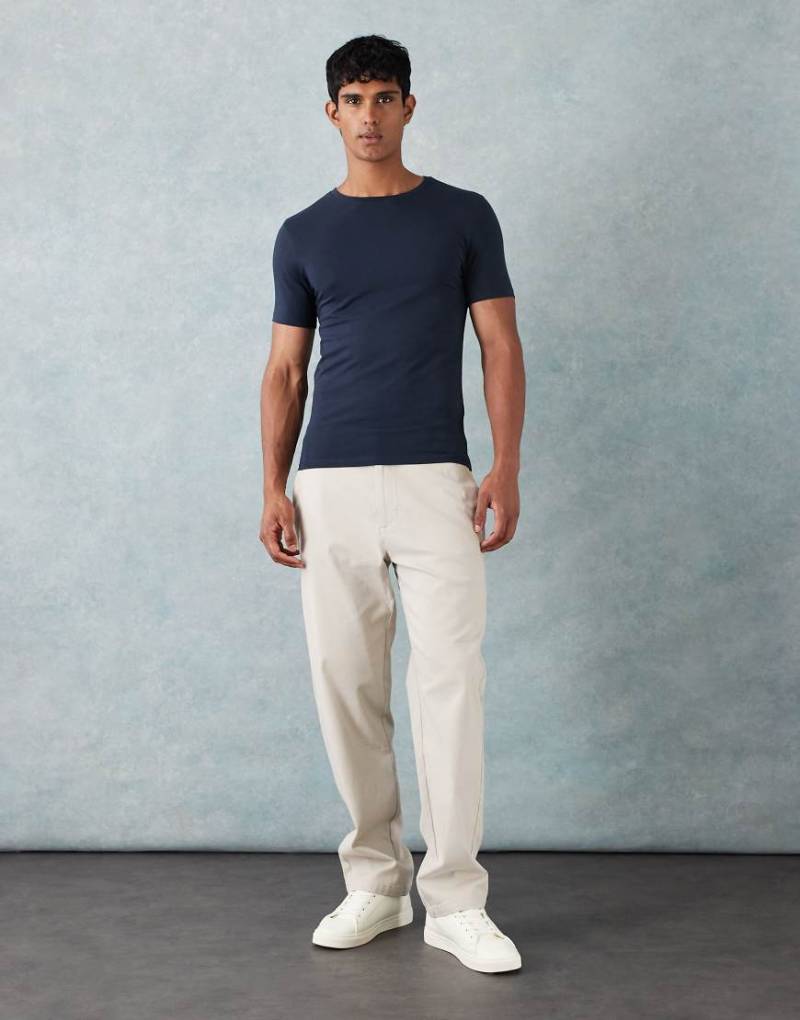 ASOS DESIGN - Chinohose in Steinbeige mit geradem Schnitt-Neutral von ASOS DESIGN