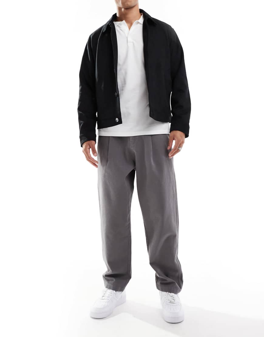 ASOS DESIGN - Chinohose in verwaschenem Grau mit Ballon-Beinschnitt ASOS DESIGN - Chinohose in verwaschenem Grau mit Ballon-Beinschnitt von ASOS DESIGN