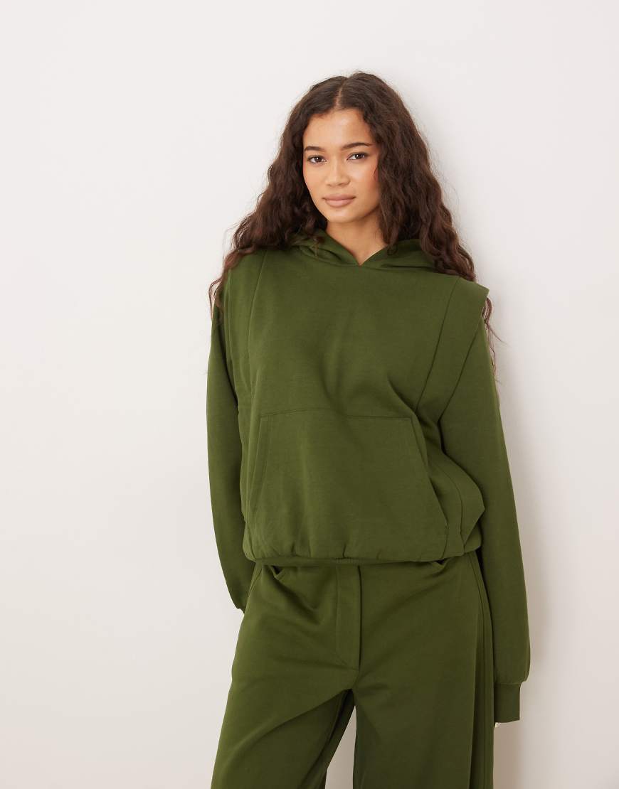 ASOS DESIGN - Circular Design Collection - Kapuzenpullover in dunklem Olivgrün mit Ziernaht von ASOS DESIGN