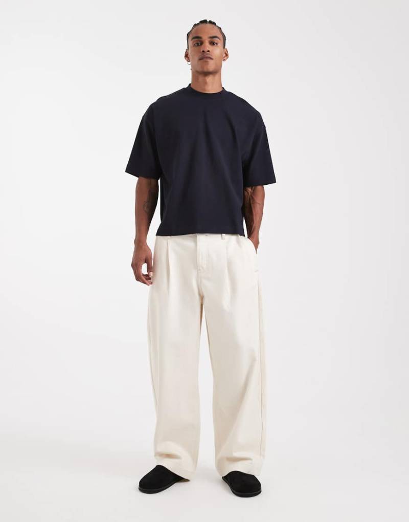 ASOS DESIGN - Circular Design Collection - Schwere Barrel-Jeans in Ecru-Weiß von ASOS DESIGN