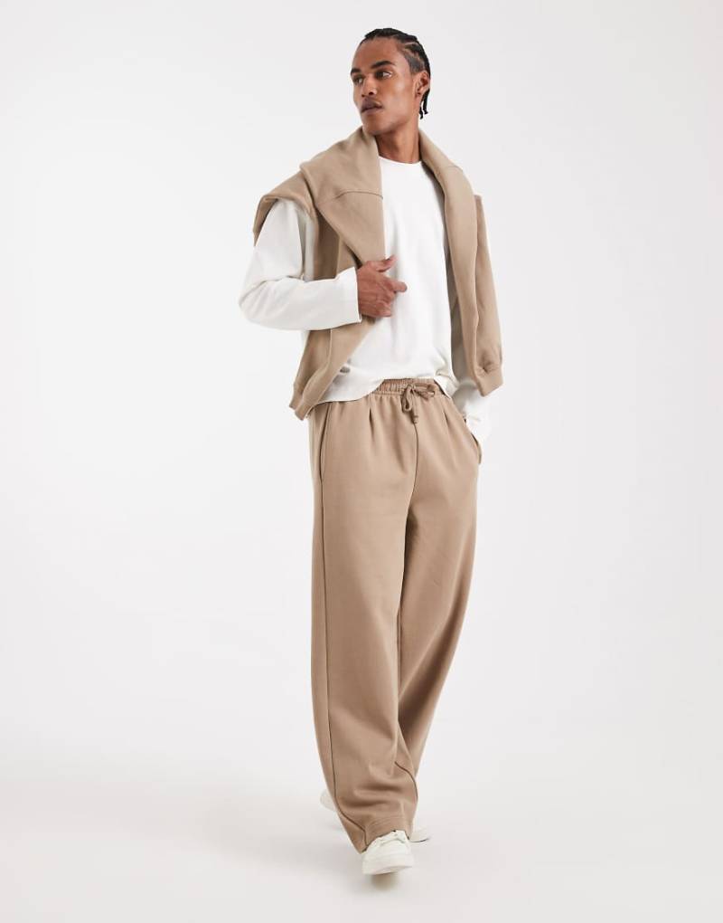 ASOS DESIGN - Circular Design Collection - Schwere Horseshoe-Fit-Jogginghose in Steinbeige, 400 g/m²-Neutral von ASOS DESIGN