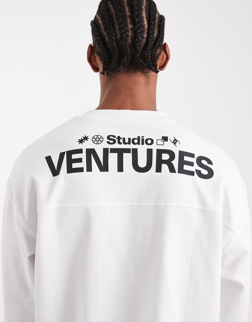 ASOS DESIGN - Circular Design Collection - Superschweres Oversize-T-Shirt in Weiß mit „Venture Studios"-Grafik von ASOS DESIGN