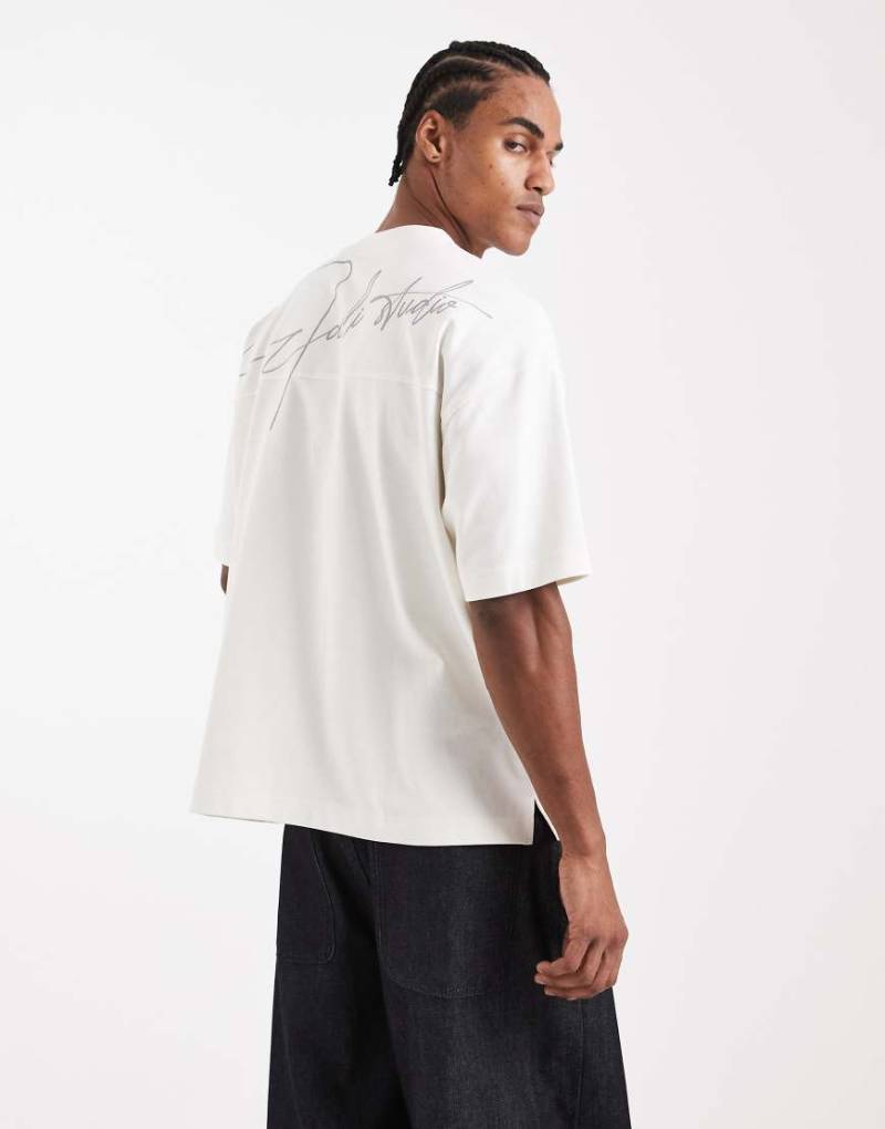 ASOS DESIGN - Circular Design Collection - Superschweres Oversize-T-Shirt mit „Studios"-Grafik in Grau von ASOS DESIGN