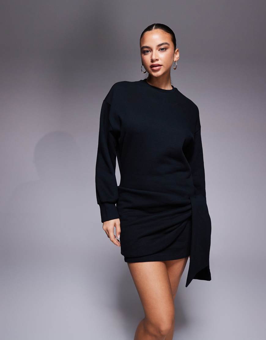 ASOS DESIGN - Circular Design Collection - Mini-Wickelkleid aus Sweatshirt-Stoff in Schwarz von ASOS DESIGN