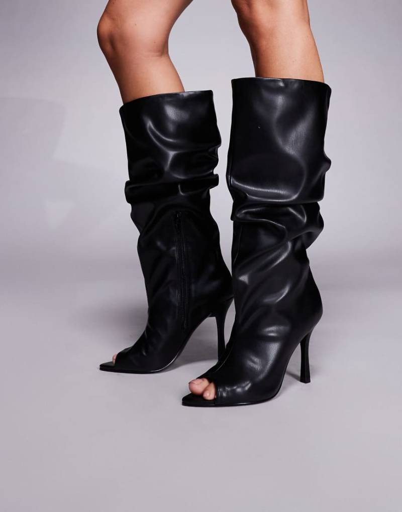 ASOS DESIGN - Clarity - Kniehohe Stiefel in Schwarz mit Peeptoe-Design und knautschigem Look ASOS DESIGN - Clarity - Kniehohe Stiefel in Schwarz mit Peeptoe-Design und knautschigem Look von ASOS DESIGN