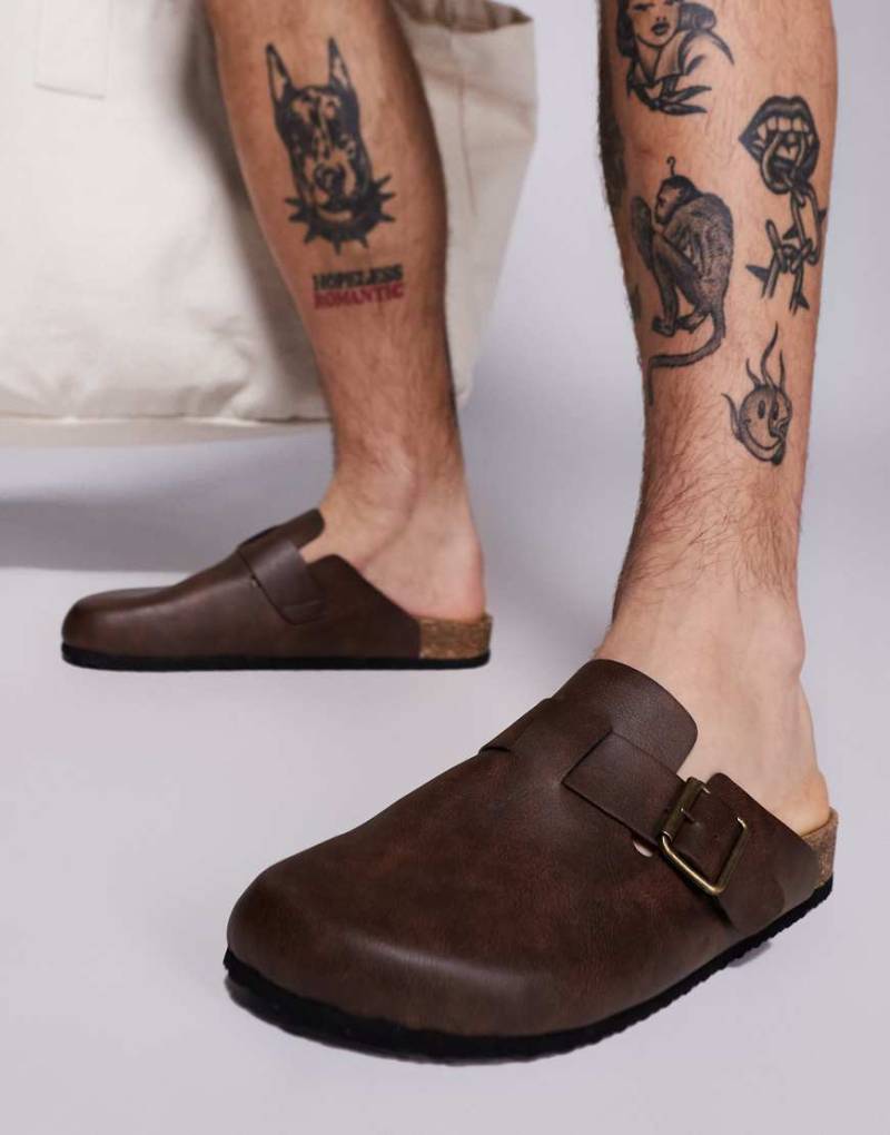 ASOS DESIGN - Clog-Mules in Braun mit Korksohle von ASOS DESIGN
