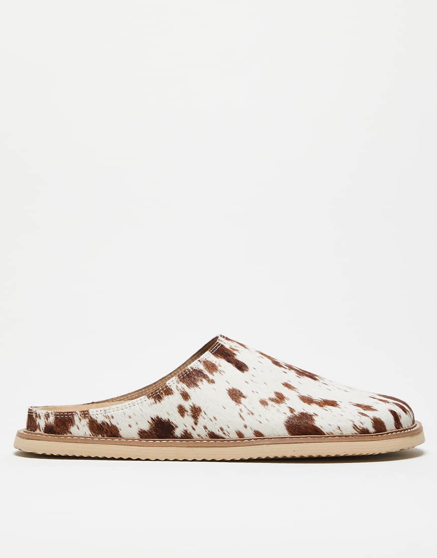 ASOS DESIGN - Clogs in Giraffenfell-Optik-Neutral von ASOS DESIGN