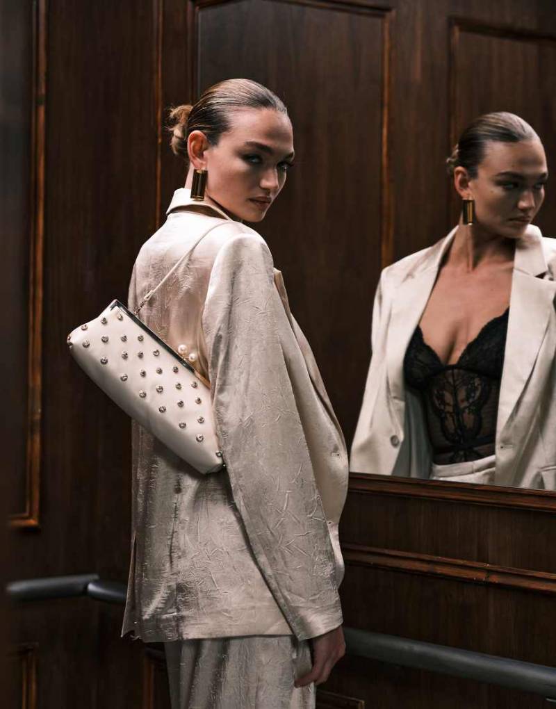 ASOS DESIGN - Clutch in Creme mit länglichem Rahmen und Strassnieten-Keine Farbe von ASOS DESIGN