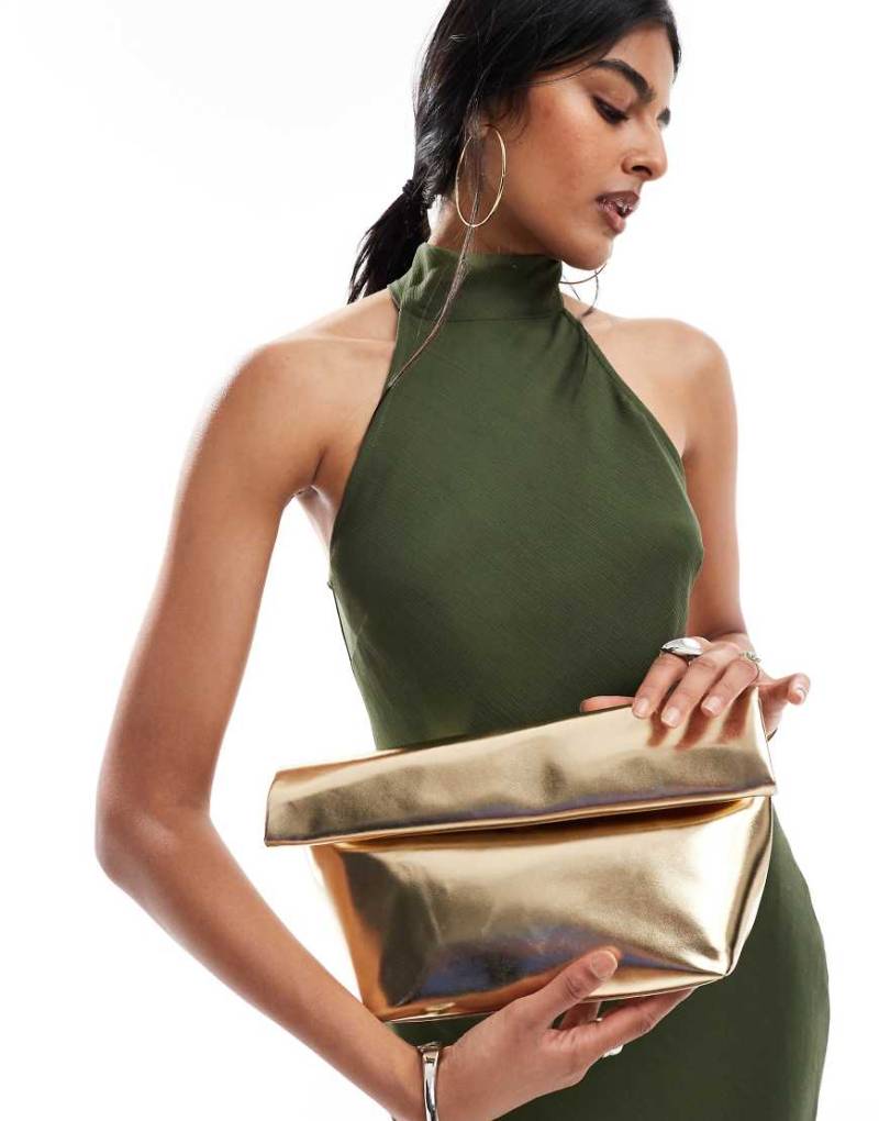 ASOS DESIGN - Clutch in Gold mit Roll-Top-Verschluss-Goldfarben von ASOS DESIGN