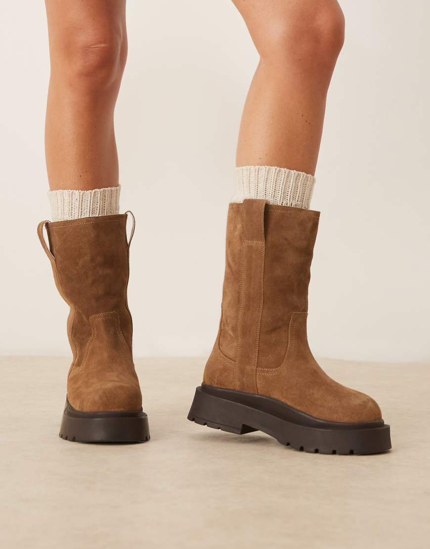 ASOS DESIGN - Coast - Wildleder-Stiefel zum Hineinschlüpfen in Hellbraun mit Lammfellfutter und dicker Sohle-Brown von ASOS DESIGN