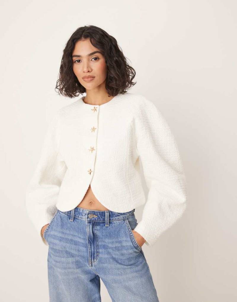 ASOS DESIGN - Cocoon-Jacke aus Bouclé in Buttermilchgelb mit Seestern-Knöpfen-Neutral von ASOS DESIGN