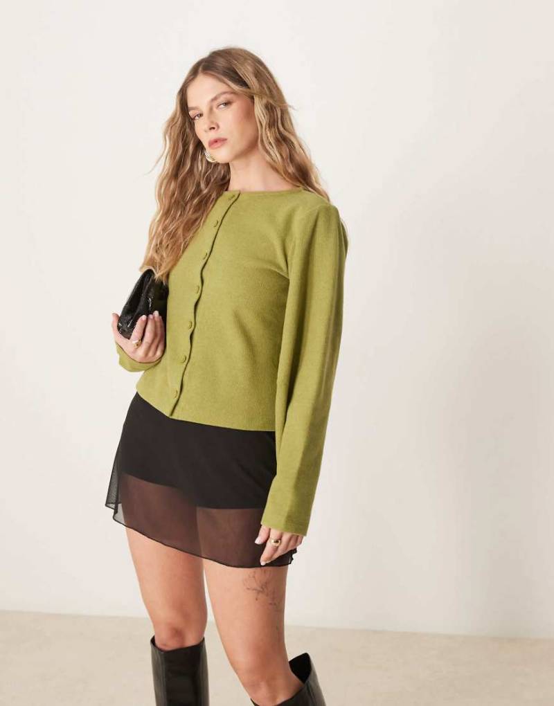 ASOS DESIGN - Superweiche Strickjacke in Olivgrün mit Cocoon-Ärmeln-Braun ASOS DESIGN - Superweiche Strickjacke in Olivgrün mit Cocoon-Ärmeln-Braun von ASOS DESIGN