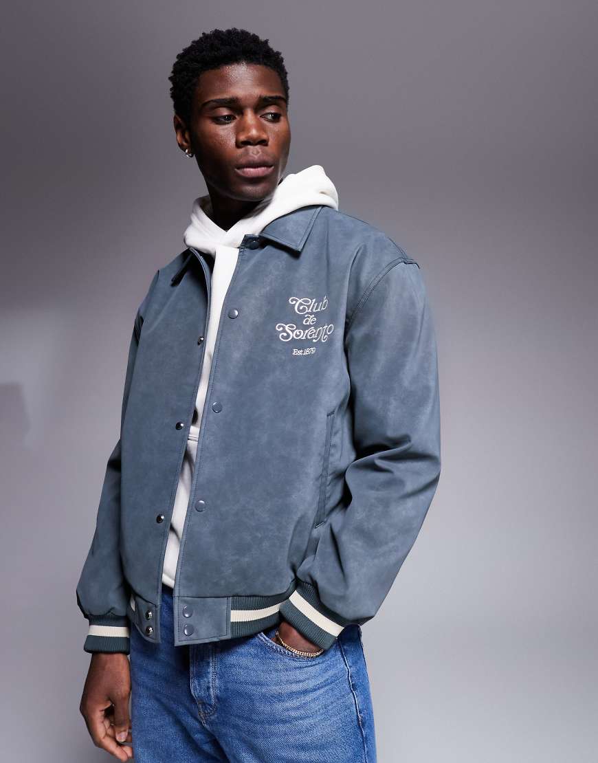 ASOS DESIGN - College-Jacke aus Wildlederimitat in Grau mit Oversize-Passform ASOS DESIGN - College-Jacke aus Wildlederimitat in Grau mit Oversize-Passform von ASOS DESIGN